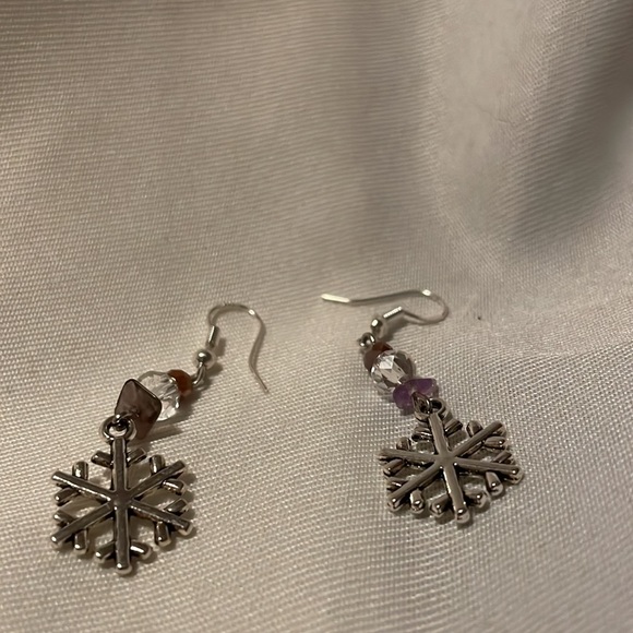 2/25 Handmade Beaded Snowflake Jewelry Set 2 Pairs Earrings & Stretchy Bracelet - Picture 5 of 7